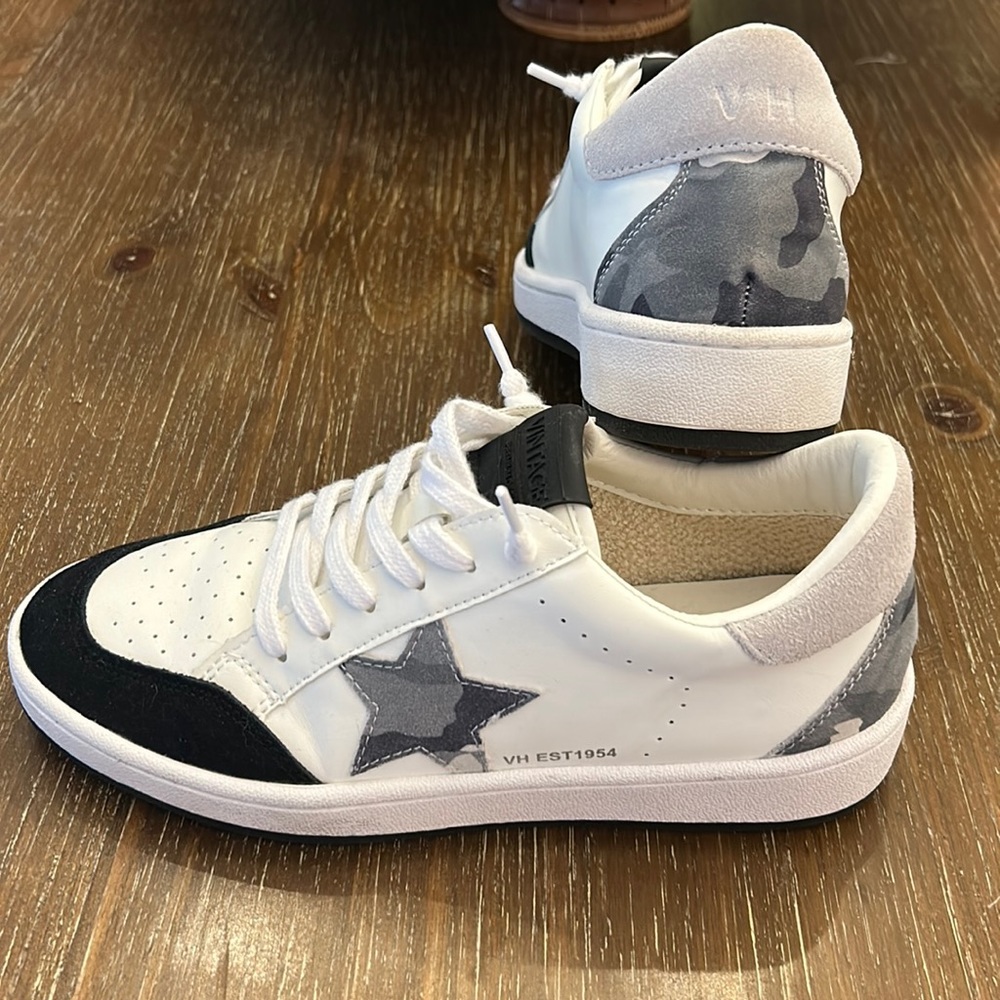 Vintage Havana White Sneakers w/Camo, Size 8.5